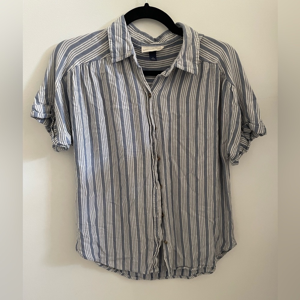 Universal Thread | Button Down Top